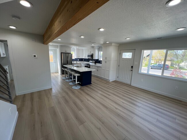 Foto del edificio - 290 N 600 E