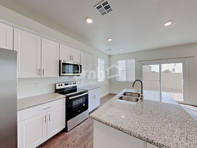 Building Photo - 1905 Viaggio Ave