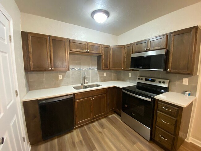 Foto del edificio - Newly Remodeled in MWC - 3 bed 2 bath