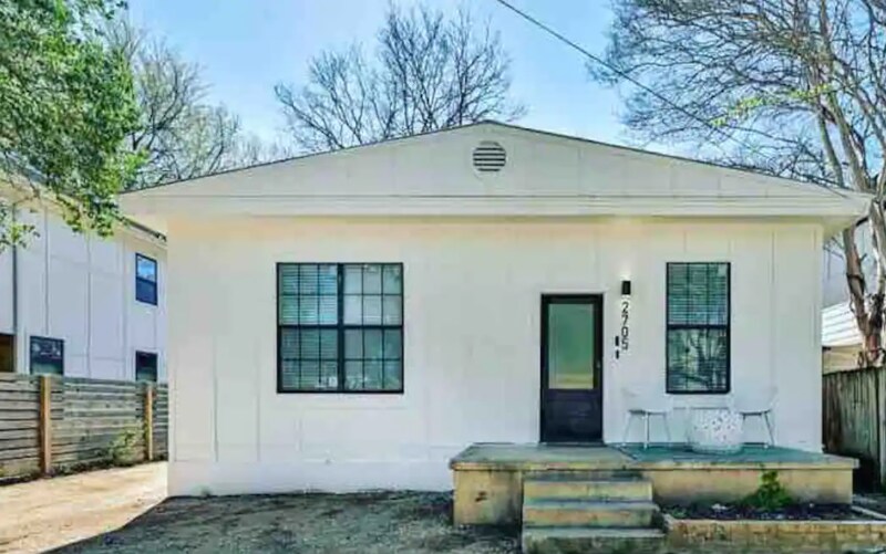 Primary Photo - 2705 E 3rd St