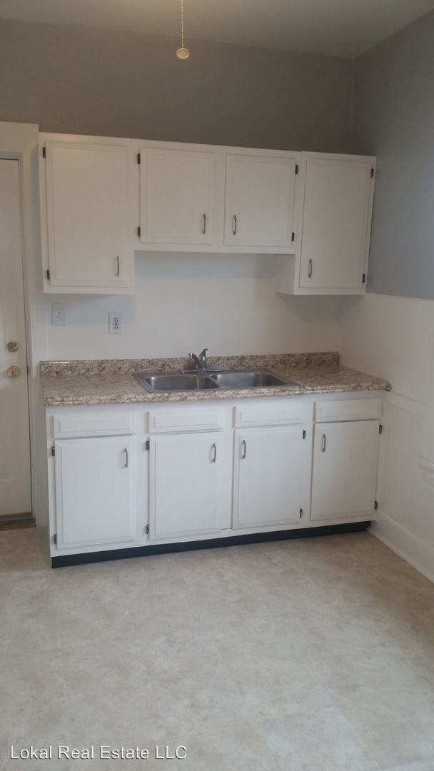 Building Photo - 13940 San Diego Ave