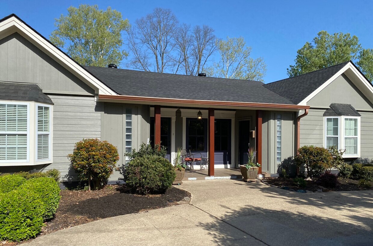 Primary Photo - 1161 Gilbert Dr