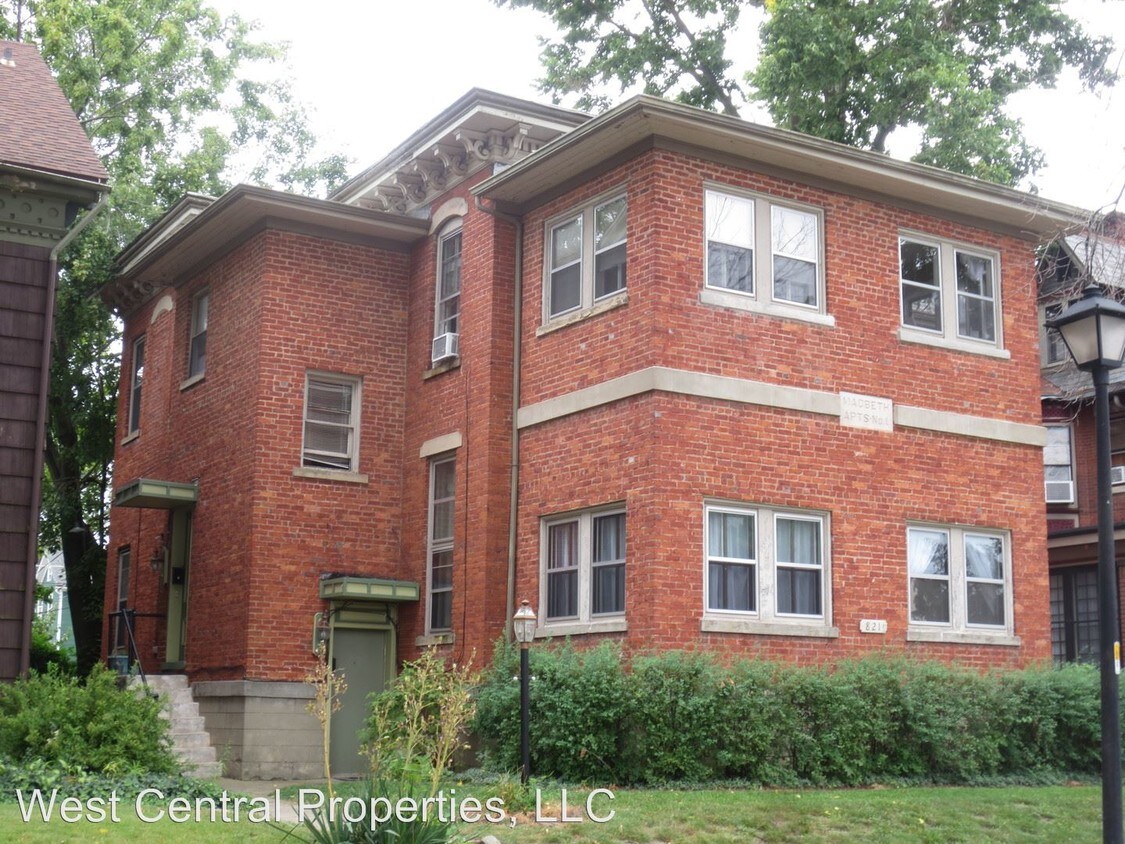 Foto principal - 821 W Berry St