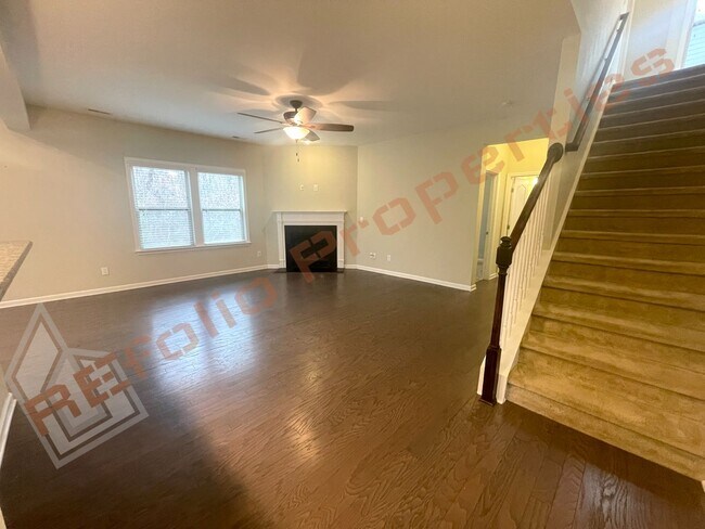 Foto del edificio - Beautiful 4 Bedroom, 3 Car Garage Home wit...