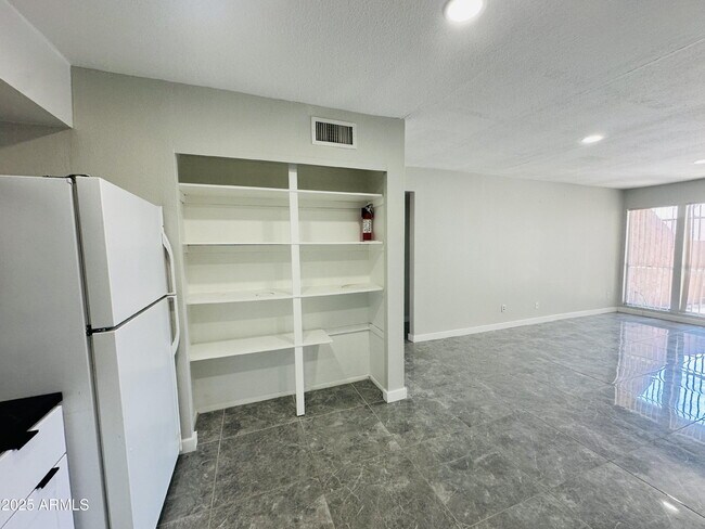 Foto del edificio - 2675 E Silk Oak Dr