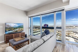 Building Photo - 4471 Dean Martin Dr