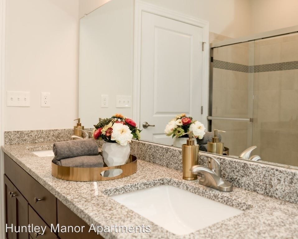Foto principal - 2 br, 2 bath Apartment - 41745 Midtown Circle