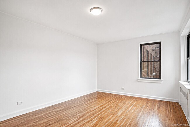 Foto del edificio - 143-50 Hoover Ave