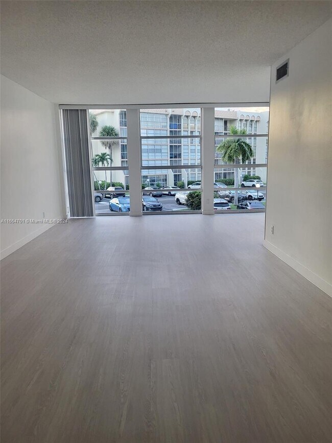 Foto del edificio - 501 Three Islands Boulevard