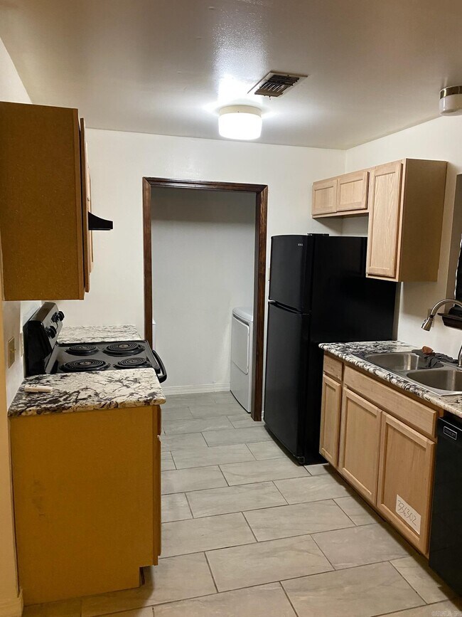 Foto del edificio - 11603 Warren Rd