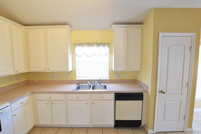 Building Photo - 13807 Guildhall Cir