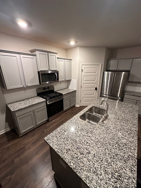 Foto del edificio - 3283 Hawthorn Farm Blvd