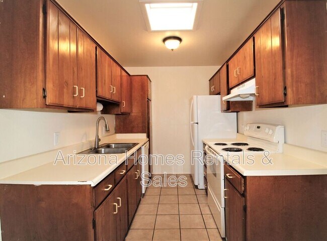 Building Photo - 6625 E Golf Links Rd