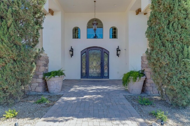 Building Photo - 1435 E Raven Ct