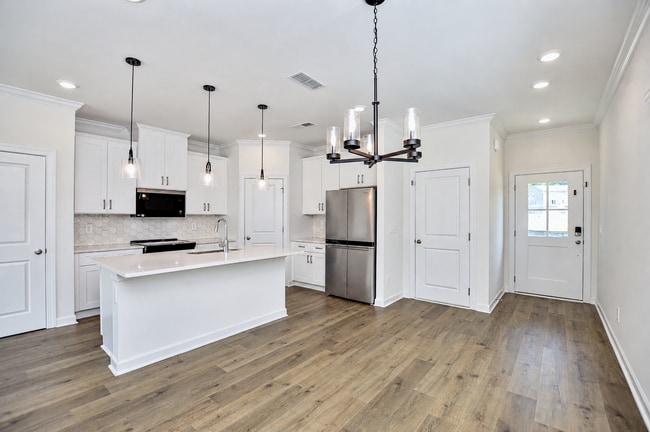 Building Photo - 266 Tiger Lily Dr