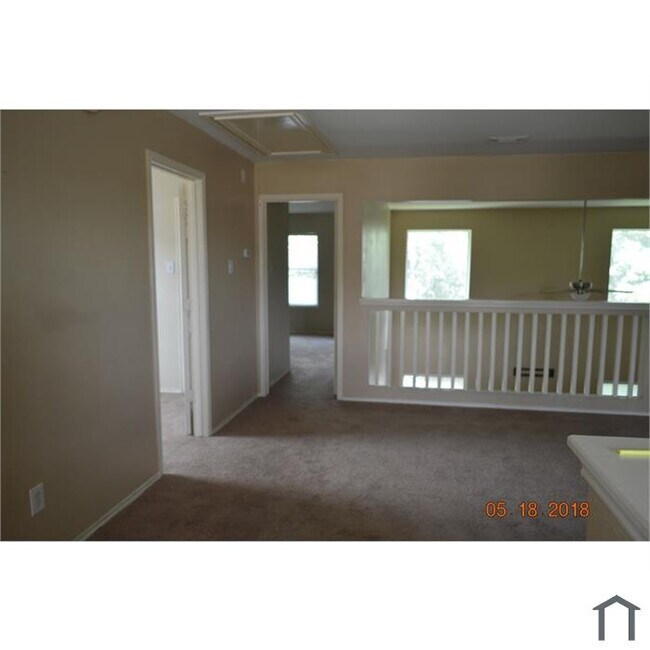 Photo - 815 Hillock Bluff Cir House