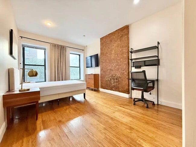 Building Photo - Nice room in a good neighborhood