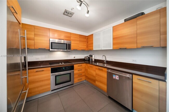 Building Photo - 3301 NE 1st Ave