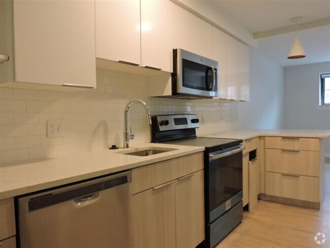Building Photo - 13 Soden St