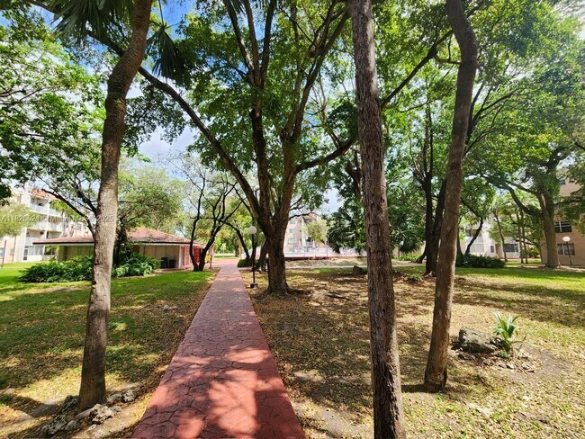 Foto del edificio - 8501 NW 8th St