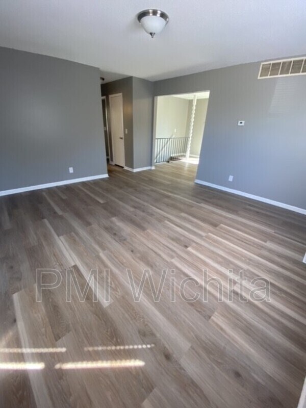 Primary Photo - 3253 S Holyoke Cir