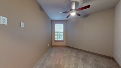 Interior Photo - Domain College Park
