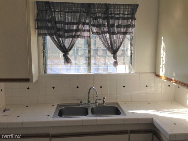 Building Photo - 2 br, 1 bath Apartment - 721 N Harper Ave