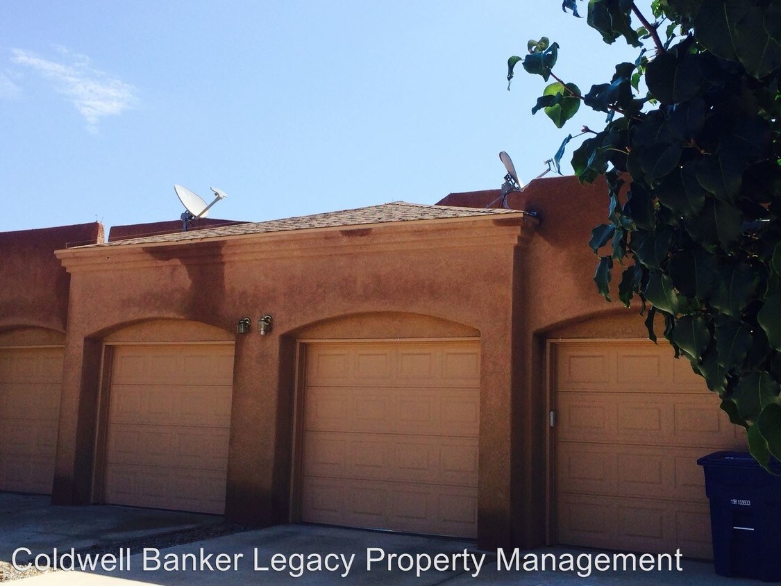 Foto principal - 3 br, 2.5 bath House - 516 KALLY CT NE