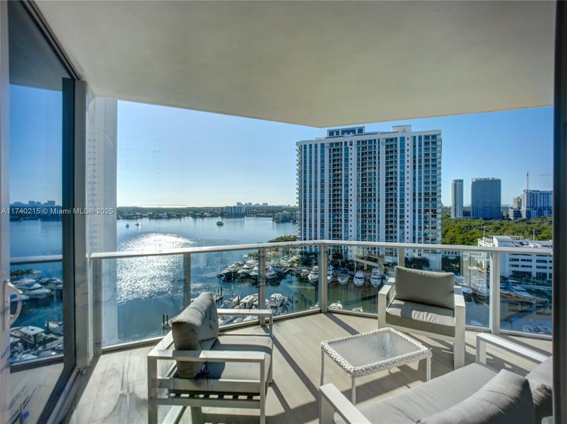 Foto principal - 17301 Biscayne Blvd