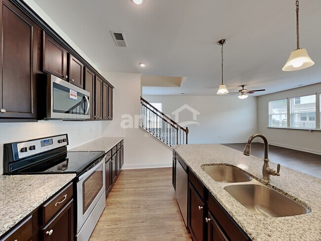 Building Photo - 334 Golucke Way