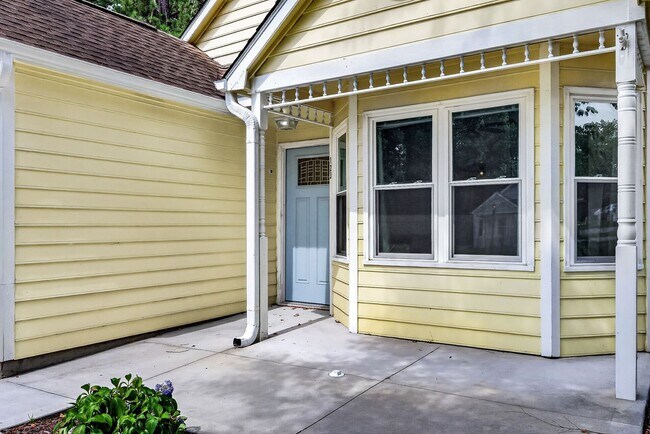 Foto del edificio - Charming 2Bed Near Piney Green & Camp Lejeune