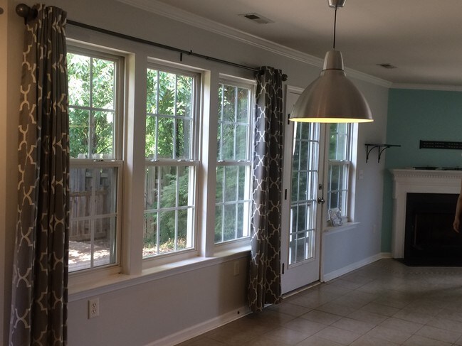 Foto del edificio - 9906 Redbud Tree Ct