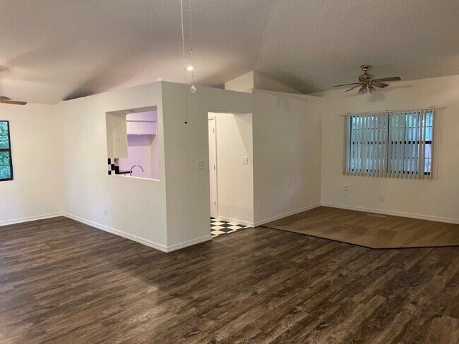 Foto del edificio - 503 Robinson Ave