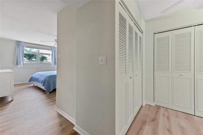 Foto del edificio - 3540 S Ocean Blvd