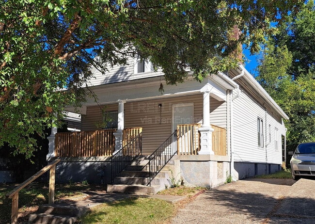 Photo - 317 S 39th St House