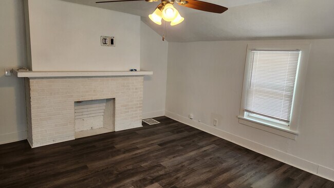 Living Room - 424 E Mulberry St
