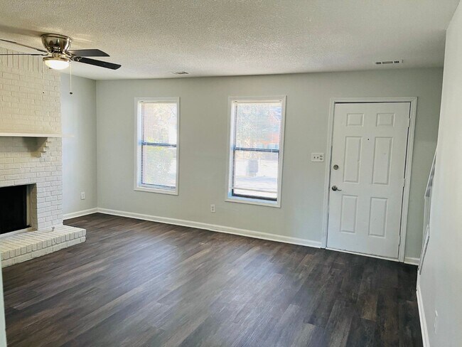 Foto del edificio - 5612 Windwood Rd