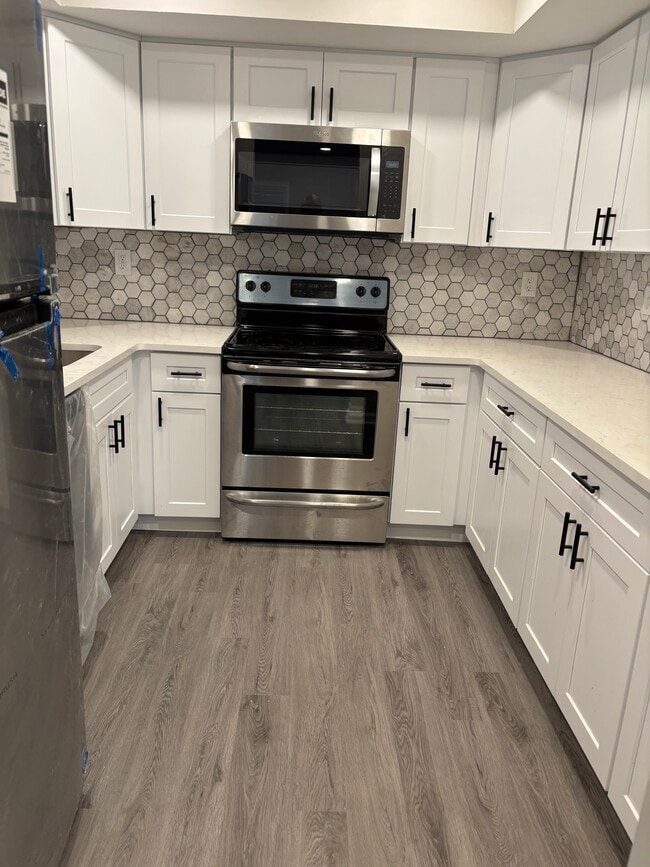 KITCHEN - 141 Woodlake Dr