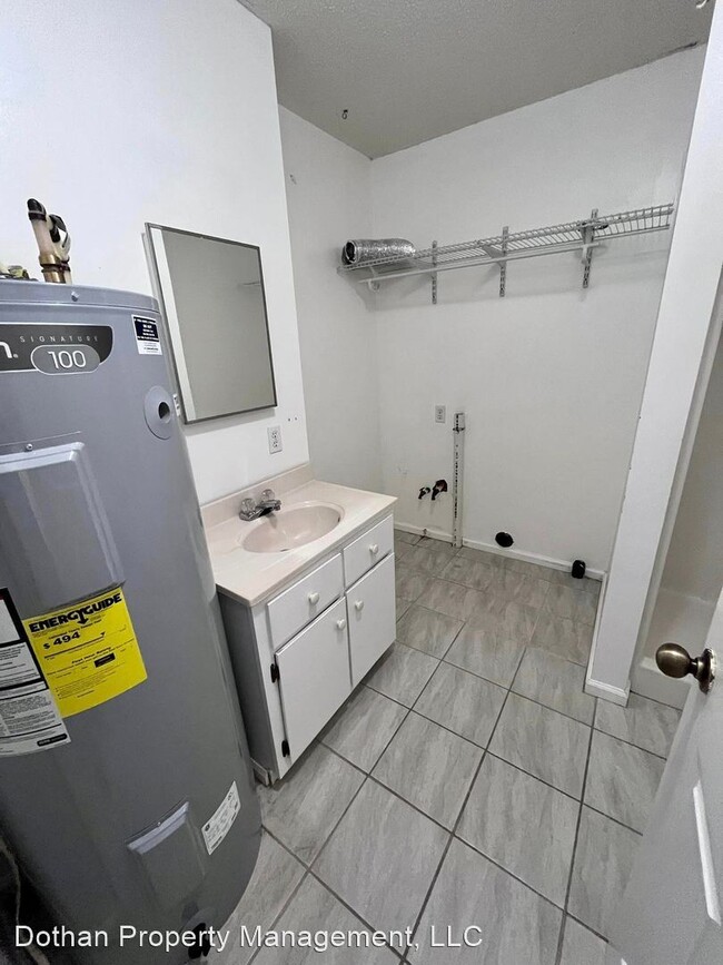 Building Photo - 3 br, 2 bath House - 109 N Broadway St