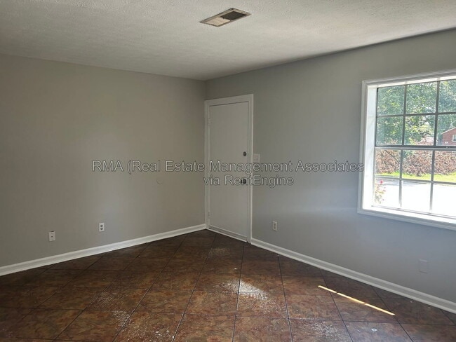Building Photo - 118 Quincy Ave