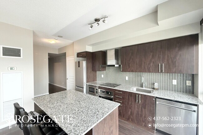 Photo du bâtiment - Modern 2-Bedroom, 2-Bathroom Condo in Down...