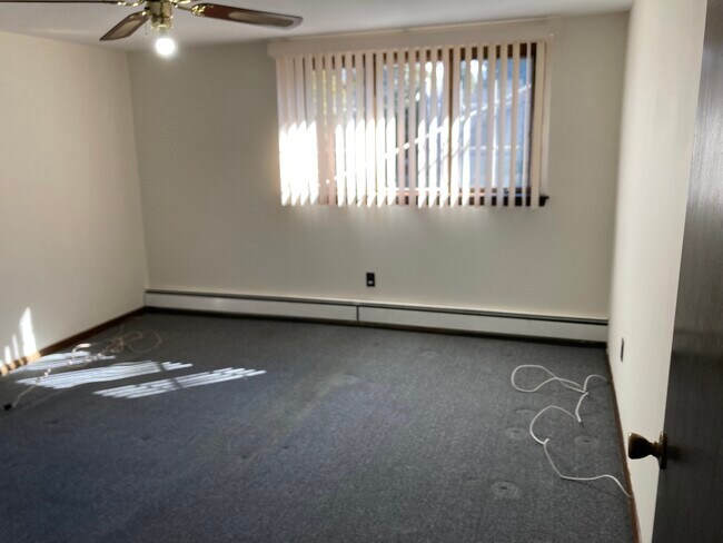 Good size Bedroom - 8 Scott Dr