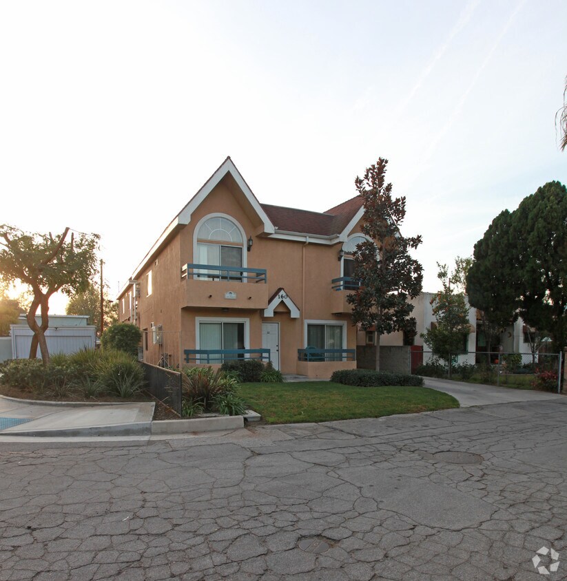 Building Photo - 160 W Elm Ct