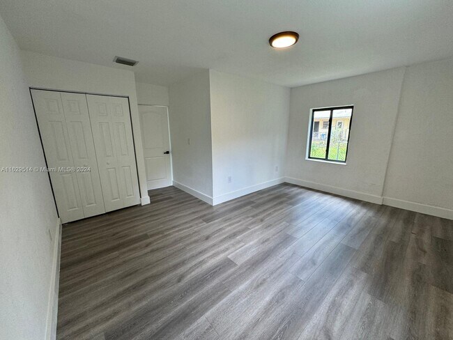 Foto del edificio - 2264 NW 102nd St