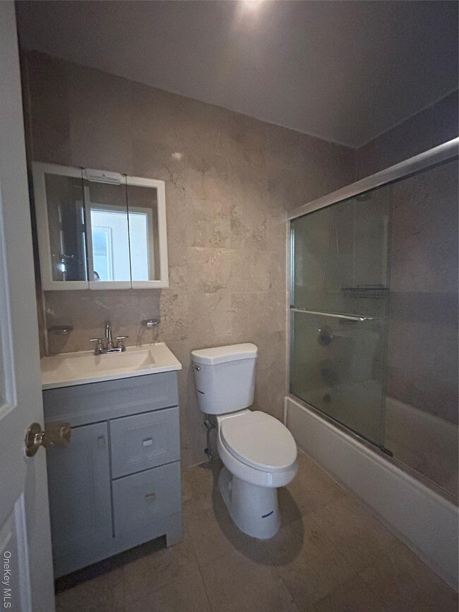 Foto del edificio - 202-38-202-47 47th Ave