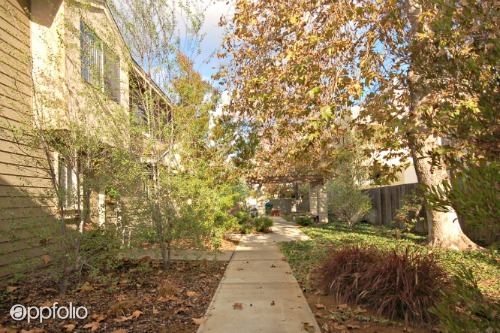 Building Photo - 237 Tamarack Ave