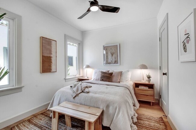 Building Photo - 1 bed, 1 bath apartment in a peaceful cour...