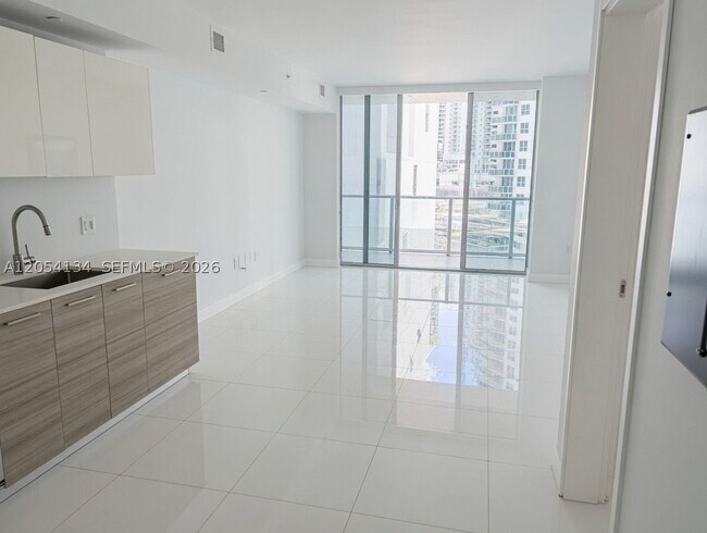 Foto del edificio - 1300 Brickell Bay Dr