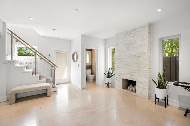 Building Photo - 775 W 49th St
