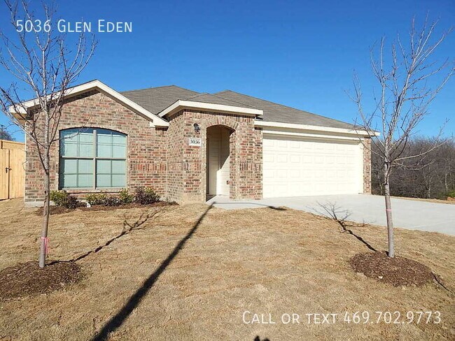 Building Photo - Beautiful 4 bedroom, Huge Island Kitchen, ...